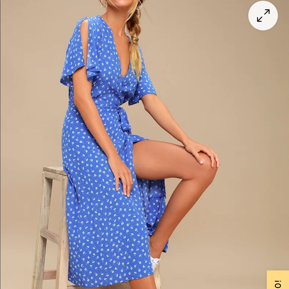 Maretta Blue and White Floral Print Wrap Midi Dress